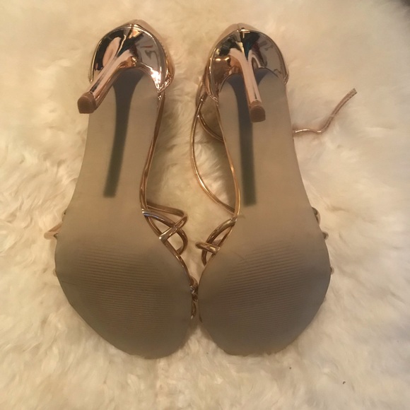 NWOT Steve Madden Rose Gold Strappy Sandals - Picture 3 of 4
